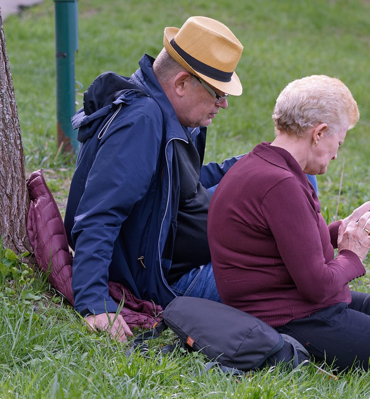 home care caregiver elderly couple